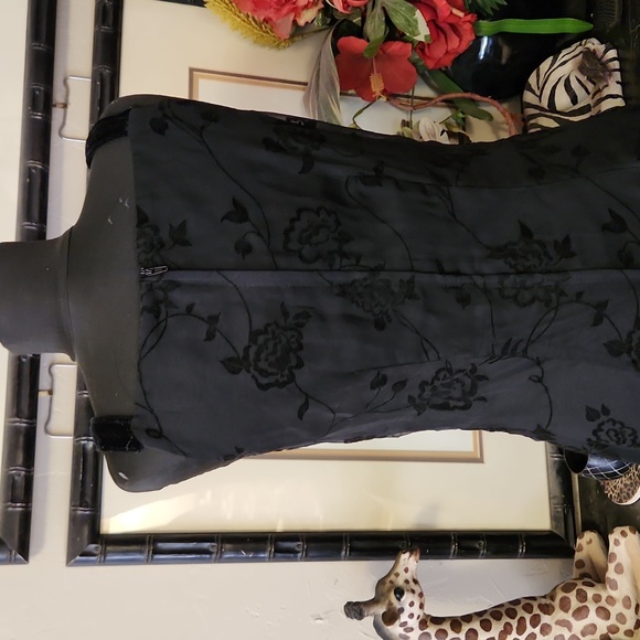 Helen Blake Black Dress with Flowers - Picture 3 of 4